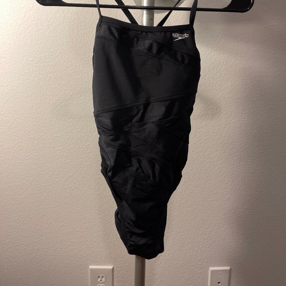Speedo swimsuit, black with textured design, size 32. NWOT - Picture 1 of 2